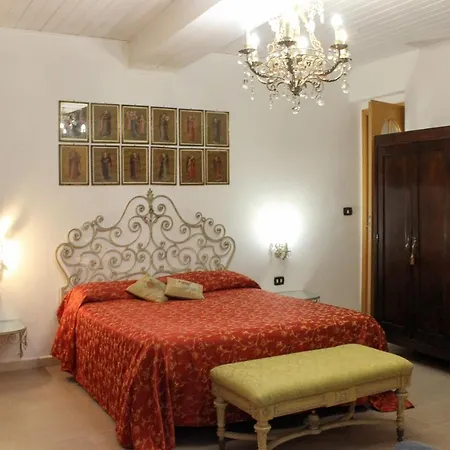 Casa Giulietta, Ronco Del Carmelo 2 * Syrakusa